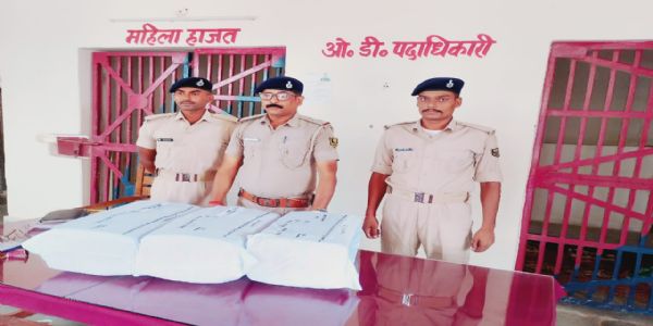 पुलिस की बड़ी कार्रवाई, नाकेबंदी के दौरान बरामद हुआ मादक पदार्थ