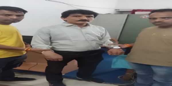 आगरमालवा : लोकायुक्त ने जिला आपूर्ति कार्यालय में बाबू को 50 हजार रुपये की रिश्वत लेते गिरफ्तार किया