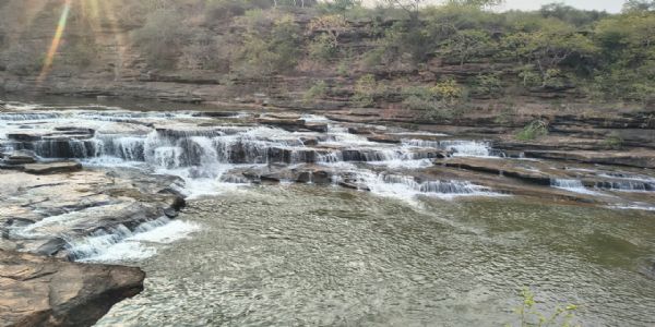 मीरजापुरः पर्यटकों के लिए 11 जुलाई से खुलेगा लिखनिया दरी, पार्किंग की टेंडर प्रक्रिया पूरी