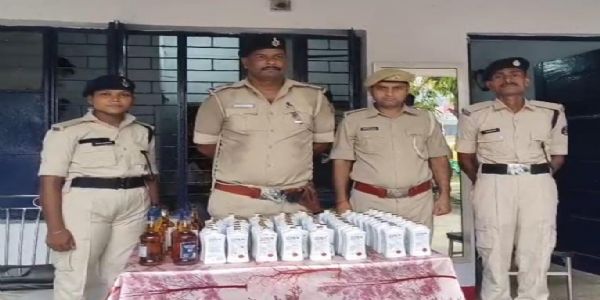 99 बोतल विदेशी शराब बरामद, तस्कर फरार, बाइक जब्त