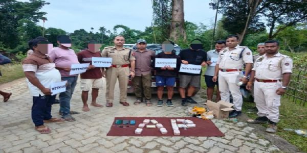 असमः श्रीभूमि पुलिस द्वारा याबा टैबलेट्स के साथ गिरफ्तार तस्करों की तस्वीर असमः श्रीभूमि पुलिस द्वारा याबा टैबलेट्स के साथ गिरफ्तार तस्करों की तस्वीर