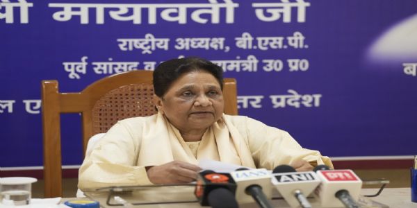 पत्रकारवार्ता करती बसपा प्रमुख मायावती पत्रकारवार्ता करती बसपा प्रमुख मायावती