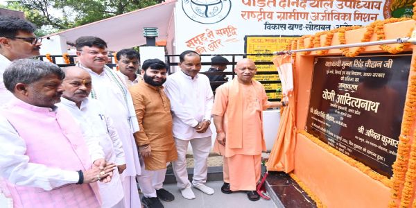 अयोध्या में मुख्यमंत्री अयोध्या में मुख्यमंत्री