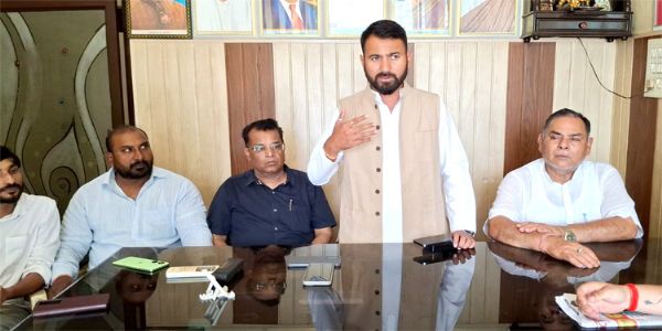 बैठक के दौरान बैठक के दौरान