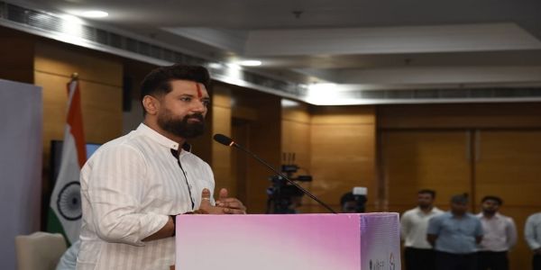 पीएमएफएमई के कार्यक्रम को संबोधित करते हुए चिराग पासवान पीएमएफएमई के कार्यक्रम को संबोधित करते हुए चिराग पासवान