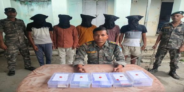 पुलिस ने पांच साइबर अपराधियों काे किया गिरफ्तार