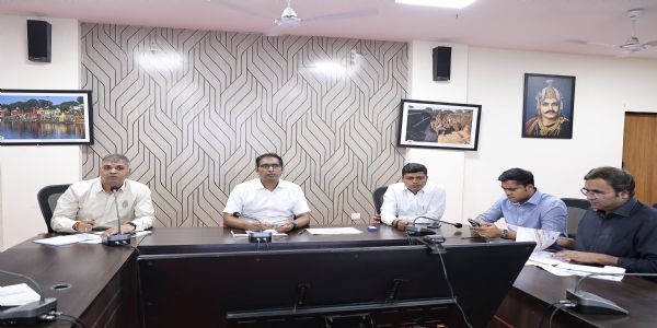 उज्जैनः सिंहस्थ की तैयारियों को लेकर रेलवे एवं प्रशासन संयुक्त समीक्षा बैठक में लिए गए निर्णय