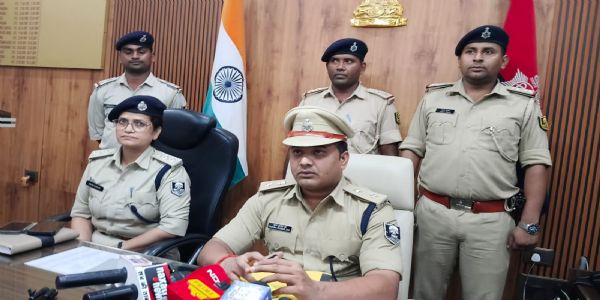 बिहार के सीवान में जाली नोट का बड़ा खुलासा: महिला के घर चल रहा था 