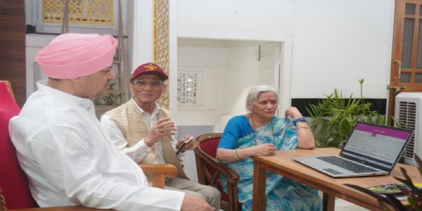 श्रीमहंत देवेन्द्र दास ने आखर शब्दकोश एप का किया उद्घाटन