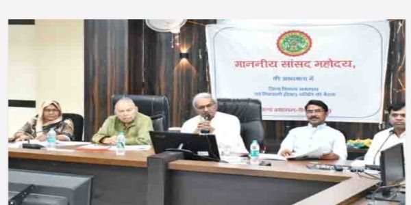 रीवाः विभिन्न परियोजनाओं के कार्यों में देरी करने वालों पर कार्यवाही करें- सांसद