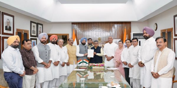 स्थानीय निकाय चुनावों में धांधली के आरोपों को लेकर भाजपा ने राज्यपाल को सौंपा ज्ञापन