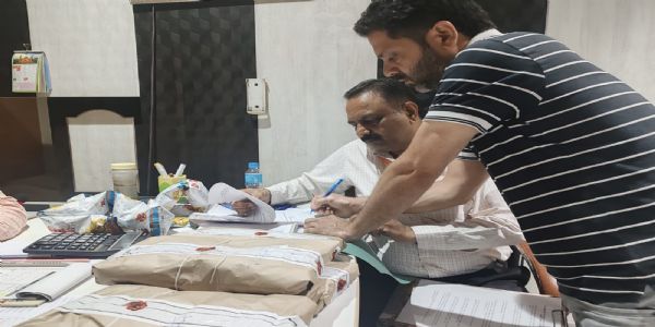 बरेली में नमकीन फैक्ट्री पर एफएसडीए की छापेमारी, एक्सपायरी पामोलीन तेल सीज