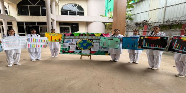 विश्व जनसंख्या दिवस पर गुरु नानक पब्लिक स्कूल में जागरूकता कार्यक्रम आयोजित