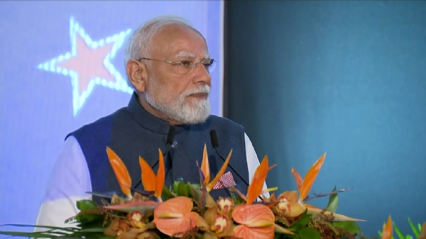 प्रधानमंत्री नरेन्द्र मोदी शनिवार को ऑकलैंड में न्यूजीलैंड के प्रधानमंत्री क्रिस्टोफर लक्सन के साथ दोनों देशों के प्रमुख उद्योगपतियों और मुख्य कार्यकारी अधिकारियों (सीईओ) को संबोधित करते हुए प्रधानमंत्री नरेन्द्र मोदी शनिवार को ऑकलैंड में न्यूजीलैंड के प्रधानमंत्री क्रिस्टोफर लक्सन के साथ दोनों देशों के प्रमुख उद्योगपतियों और मुख्य कार्यकारी अधिकारियों (सीईओ) को संबोधित करते हुए
