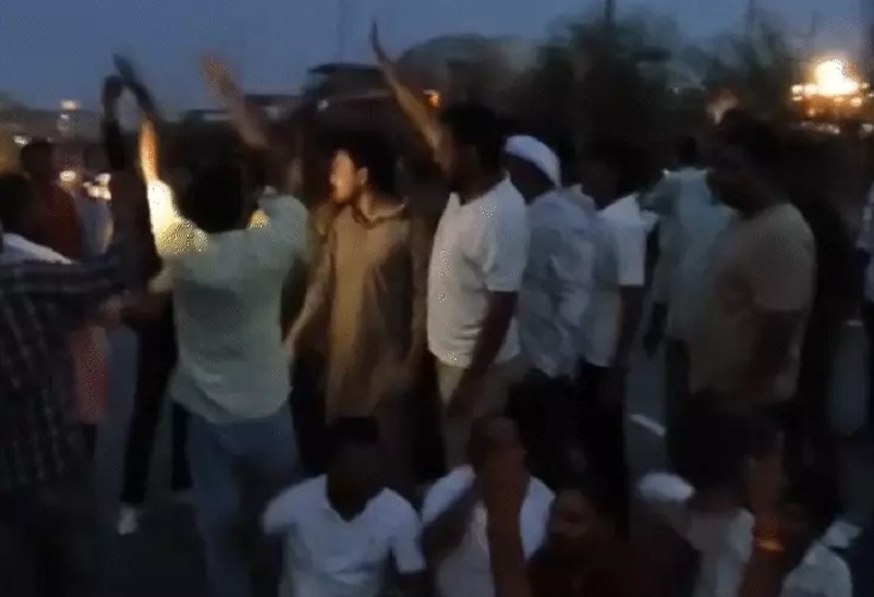 नरोत्तम मिश्रा का टिकट कटने के बाद समर्थकों ने ग्वालियर-झांसी हाईवे किया जाम नरोत्तम मिश्रा का टिकट कटने के बाद समर्थकों ने ग्वालियर-झांसी हाईवे किया जाम
