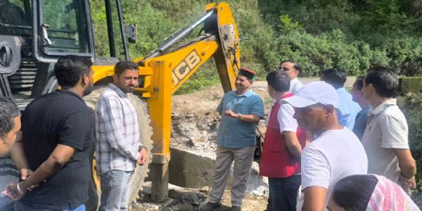 निर्माणाधीन सड़कों की गुणवत्ता से नहीं होगा कोई समझौता : केवल सिंह पठानिया