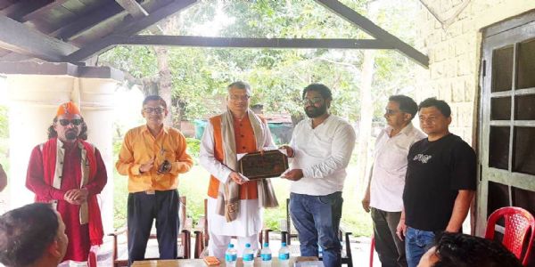 कोटाबाग में जनसेवा का परचम: व्यापार मंडल ने गुंजन तिवारी को सम्मानित