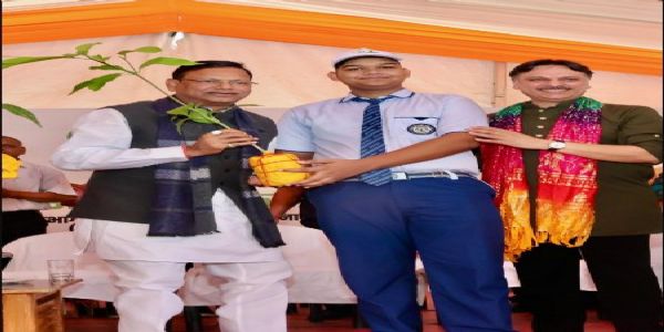 पंकज चौधरी और धर्मपाल सिंह ने पौधरोपण कर पर्यावरण संरक्षण का दिया संदेश