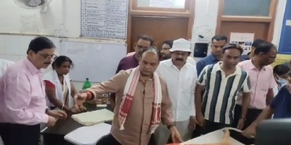 देवघर सदर अस्पताल का स्वास्थ्य मंत्री ने किया औचक निरीक्षण