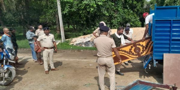पॉक्सो के फरार आरोपी की संपत्ति कुर्क, न्यायालय के आदेश पर पुलिस ने की कार्रवाई