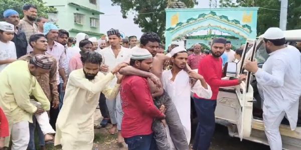 जनाजा ले जाने के दौरान दर्दनाक हादसा, हाई टेंशन तार की चपेट में आने से आधा दर्जन लोग घायल