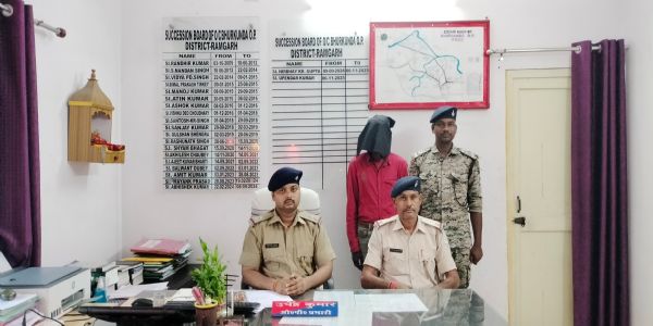 चोरी की बाइक के साथ चाेर गिरफ्तार