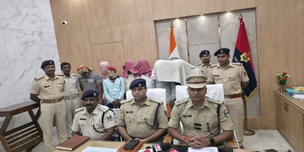 डकैती कांड का उद्भेदन, पश्चिम बंगाल के तारापीठ से मुख्य आरोपी समेत 7 अपराधी गिरफ्तार