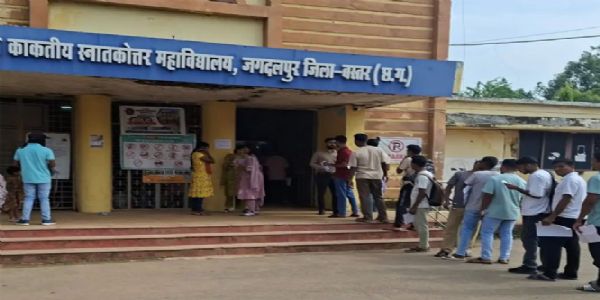 बस्तर के छह केंद्रों में हुई एसआई भर्ती परीक्षा, 1,856 अभ्यर्थियों ने दी परीक्षा, 248 अनुपस्थित रहे