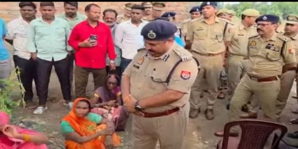 बलिया : थाने में पिटाई से अधेड़ की मौत के आरोप पर थानाध्यक्ष समेत तीन पर कार्रवाई