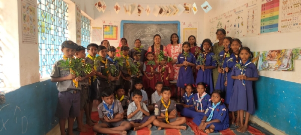 दल प्रवेश उत्सव में स्काउट आंदोलन से जुड़े नन्हे विद्यार्थी, पौधरोपण कर दिया पर्यावरण संरक्षण का संदेश दल प्रवेश उत्सव में स्काउट आंदोलन से जुड़े नन्हे विद्यार्थी, पौधरोपण कर दिया पर्यावरण संरक्षण का संदेश