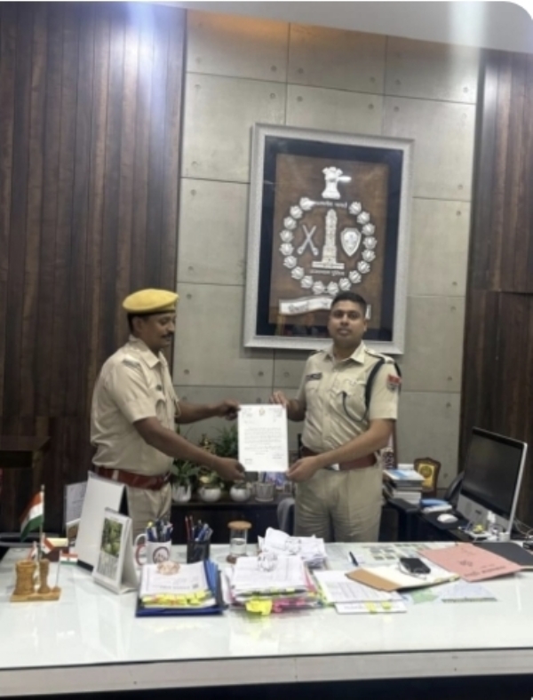 The arrested accused had come in contact with a fake currency supplier through Instagram. The arrested accused had come in contact with a fake currency supplier through Instagram.