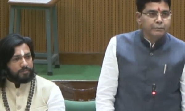 भाजपा विधायक लता उसेंडी के प्रश्नों का विधानसभा में उत्तर देते उच्च शिक्षा मंत्री टंक राम वर्मा भाजपा विधायक लता उसेंडी के प्रश्नों का विधानसभा में उत्तर देते उच्च शिक्षा मंत्री टंक राम वर्मा
