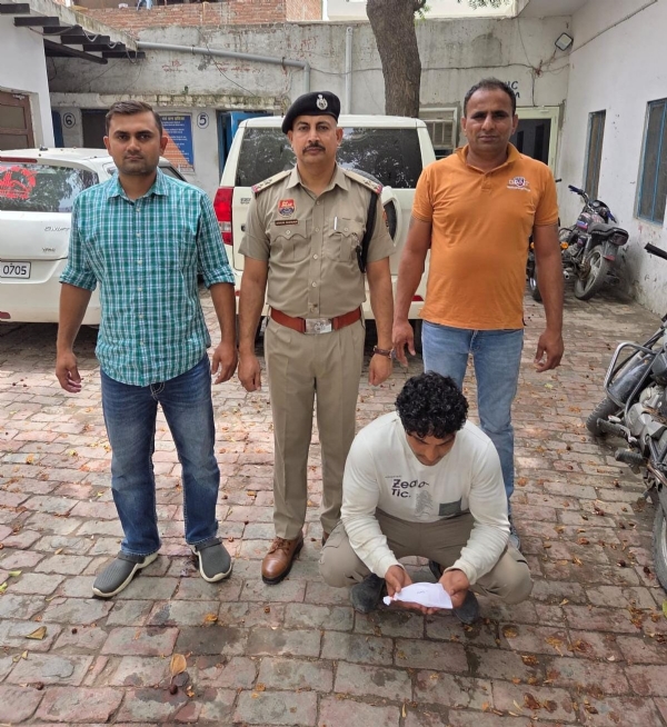 पुलिस हिरासत में हेरोइन बेचने का आरोपी