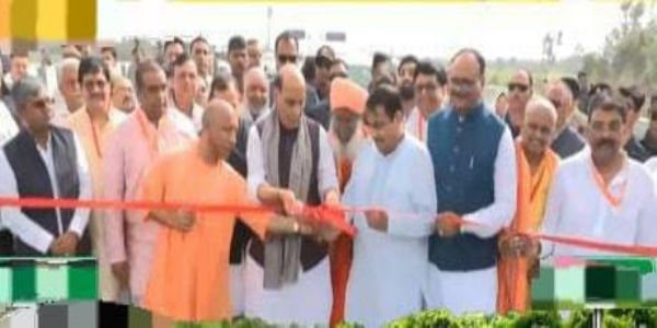 लखनऊ कानपुर एक्सप्रेस वे का लोकार्पण करते रक्षा मंत्री राजनाथ सिंह व नितिन गडकरी लखनऊ कानपुर एक्सप्रेस वे का लोकार्पण करते रक्षा मंत्री राजनाथ सिंह व नितिन गडकरी