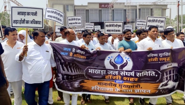हांसी में विरोध प्रदर्शन करते भाखड़ा जल संघर्ष समिति के सदस्य। हांसी में विरोध प्रदर्शन करते भाखड़ा जल संघर्ष समिति के सदस्य।