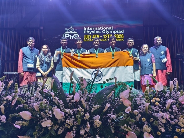 56वीं इंटरनेशनल फ़िज़िक्स ओलंपियाड 2026 में इंदौर के छात्रों ने जीता गोल्ड मेडल 56वीं इंटरनेशनल फ़िज़िक्स ओलंपियाड 2026 में इंदौर के छात्रों ने जीता गोल्ड मेडल