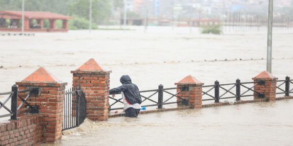 काठमांडू की नदियों में बाद का खतरा काठमांडू की नदियों में बाद का खतरा