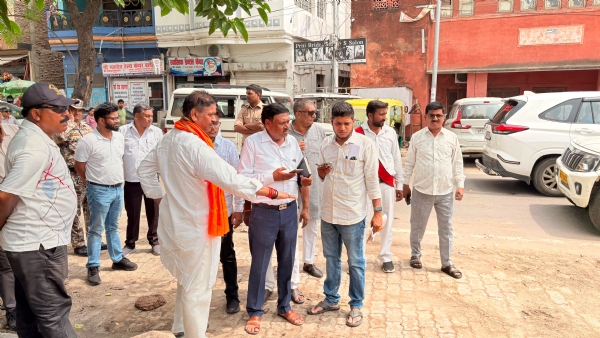 भगवान जगन्नाथ यात्रा मार्ग का महापौर गणेश का छाया चित्र भगवान जगन्नाथ यात्रा मार्ग का महापौर गणेश का छाया चित्र