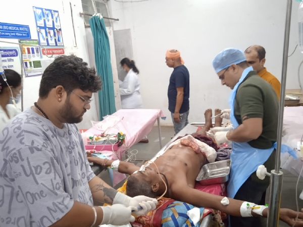 शल्य चिकित्सा करते चिकित्सक