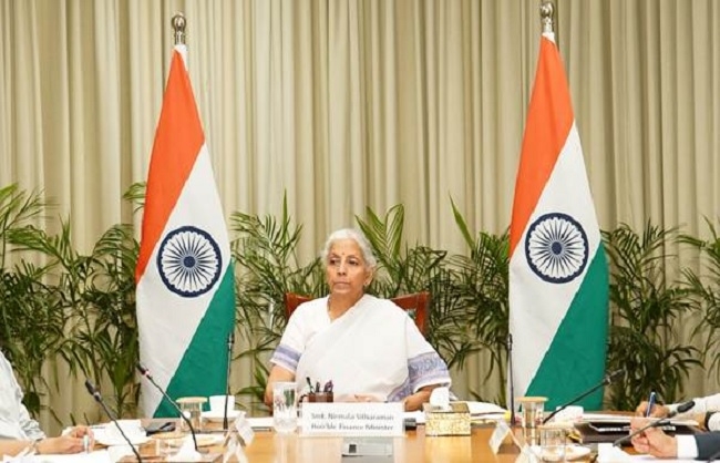 सार्वजनिक क्षेत्र के बैंकों और वित्तीय संस्थानों के प्रमुखों के साथ समीक्षा बैठक करते सीतारमण सार्वजनिक क्षेत्र के बैंकों और वित्तीय संस्थानों के प्रमुखों के साथ समीक्षा बैठक करते सीतारमण
