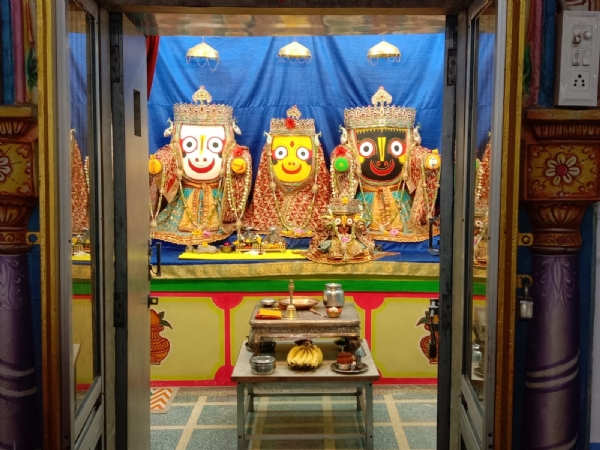 मठमंदिर चौक स्थित मंदिर में विराजित भगवान जगन्नाथ।