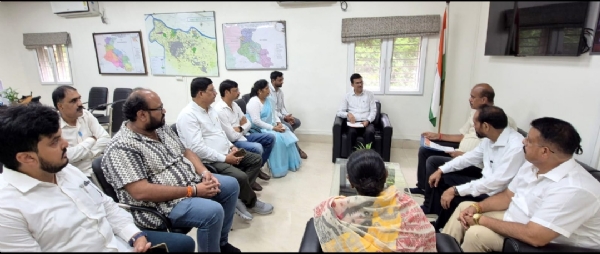 मलेरिया को लेकर सांसद विद्युत वर्णन महतो और भाजपा जिला अध्यक्ष संजीव सिन्हा,पूर्व विधायक मेनका सरदार सहित उन लोगों ने मुलाकात कर ज्ञापन सौंपा मलेरिया को लेकर सांसद विद्युत वर्णन महतो और भाजपा जिला अध्यक्ष संजीव सिन्हा,पूर्व विधायक मेनका सरदार सहित उन लोगों ने मुलाकात कर ज्ञापन सौंपा