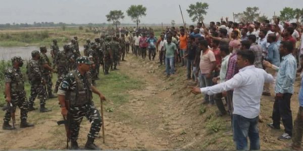 सुस्ता सीमा क्षेत्र में एसएसबी और स्थानीय नागरिक सुस्ता सीमा क्षेत्र में एसएसबी और स्थानीय नागरिक