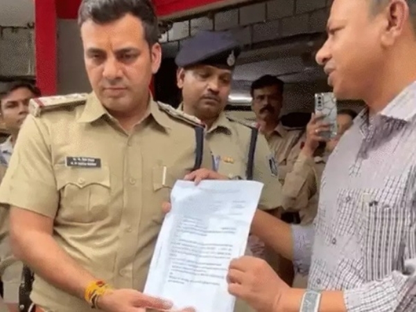 इंदौर में पोस्टल असिस्टेंट की हत्या के आरोपी की गिरफ्तारी को लेकर सौंपा ज्ञापन इंदौर में पोस्टल असिस्टेंट की हत्या के आरोपी की गिरफ्तारी को लेकर सौंपा ज्ञापन