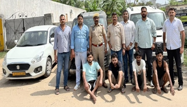 हाईटेक अंतरराज्यीय वाहन चोर गिरोह का भंडाफोड़: 10-10 हजार के दो इनामी समेत चार गिरफ्तार हाईटेक अंतरराज्यीय वाहन चोर गिरोह का भंडाफोड़: 10-10 हजार के दो इनामी समेत चार गिरफ्तार
