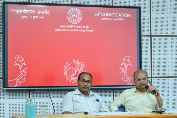 कार्यक्रम के विषय में जानकारी देते निदेशक प्रो मणीन्द्र अग्रवाल कार्यक्रम के विषय में जानकारी देते निदेशक प्रो मणीन्द्र अग्रवाल