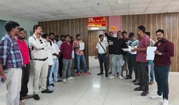 प्रदर्शन करते कर संग्रहक प्रदर्शन करते कर संग्रहक