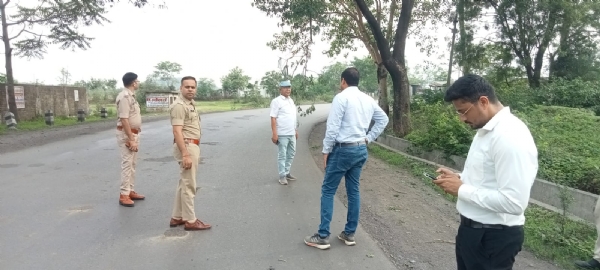 जांजगीर-चांपा में सड़क हादसों पर रोक की तैयारी तेज, बलौदा के ब्लैक स्पॉट का पुलिस, PWD और RTO ने किया संयुक्त निरीक्षण जांजगीर-चांपा में सड़क हादसों पर रोक की तैयारी तेज, बलौदा के ब्लैक स्पॉट का पुलिस, PWD और RTO ने किया संयुक्त निरीक्षण