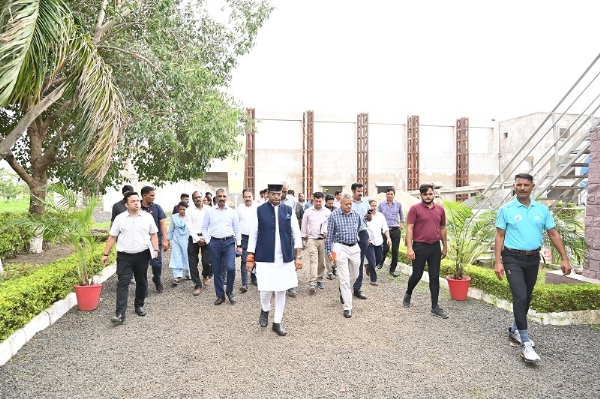 मप्रः खेल मंत्री सारंग ने घुड़सवारी अकादमी का निरीक्षण कर व्यवस्थाओं का लिया जायजा मप्रः खेल मंत्री सारंग ने घुड़सवारी अकादमी का निरीक्षण कर व्यवस्थाओं का लिया जायजा