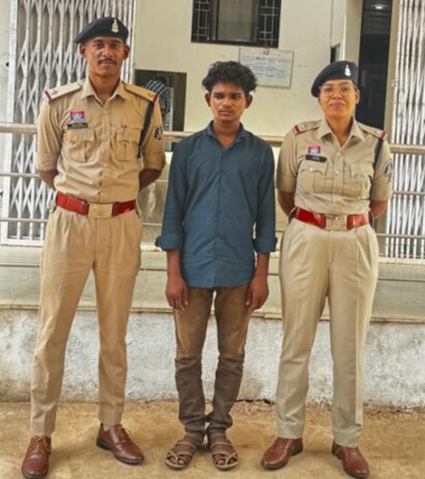 नाबालिग के अपहरण एवं दुष्कर्म का आरोपित गिरफ्तार नाबालिग के अपहरण एवं दुष्कर्म का आरोपित गिरफ्तार